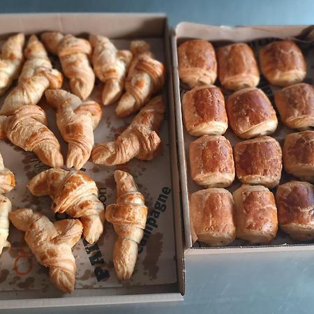 Hotel Le Pommeil Gueret Ngoại thất bức ảnh