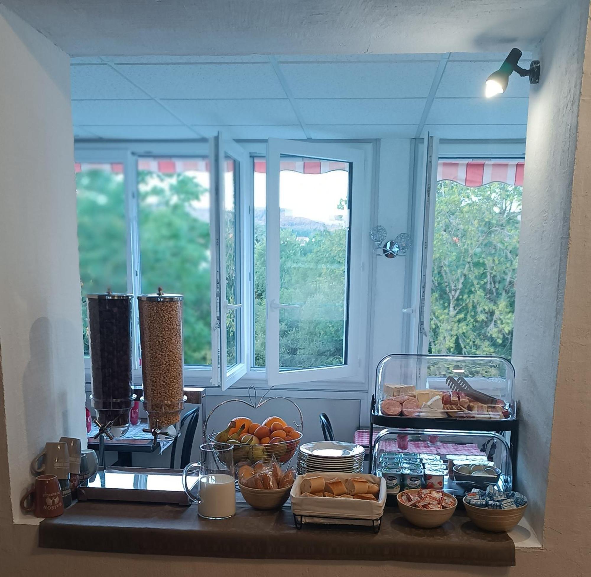 Hotel Le Pommeil Gueret Ngoại thất bức ảnh