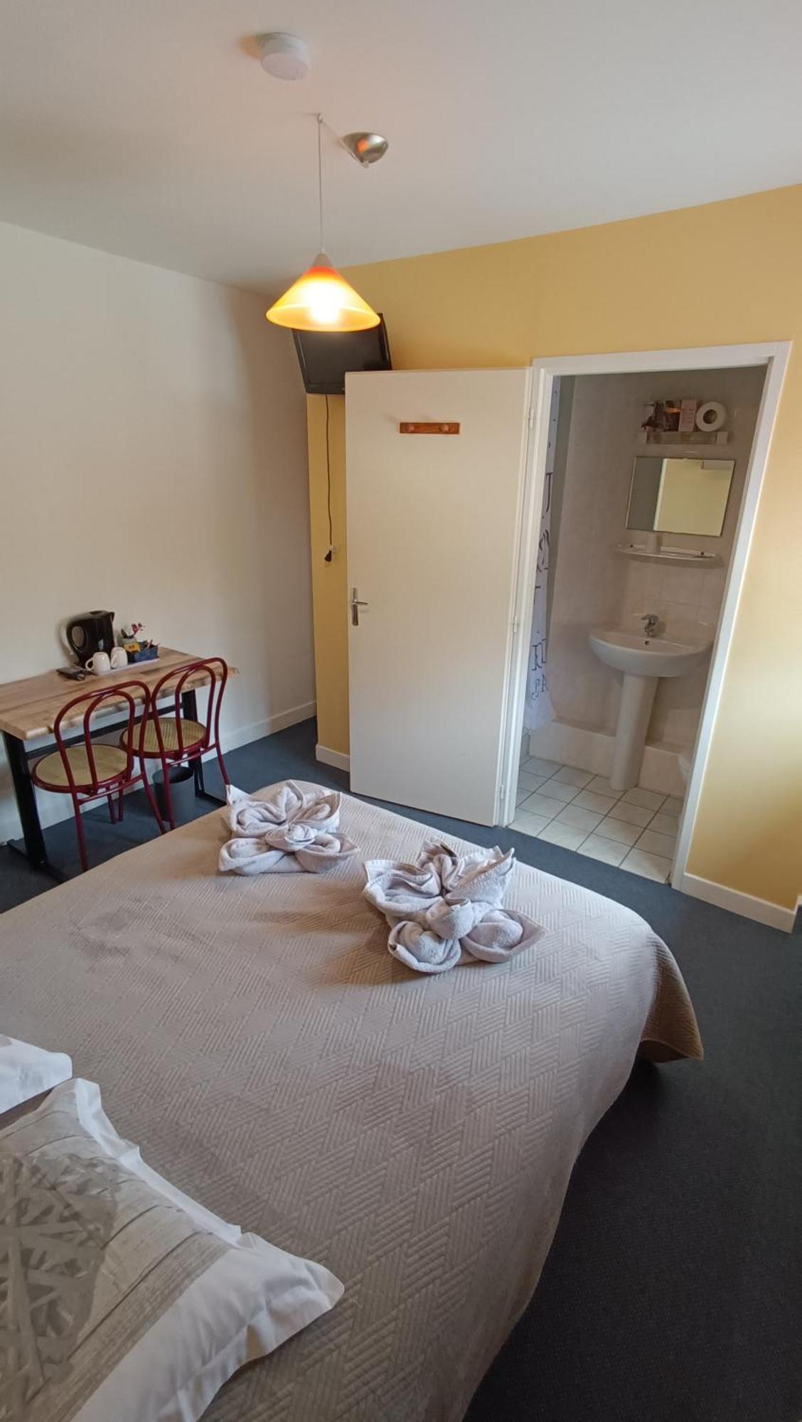 Hotel Le Pommeil Gueret Ngoại thất bức ảnh