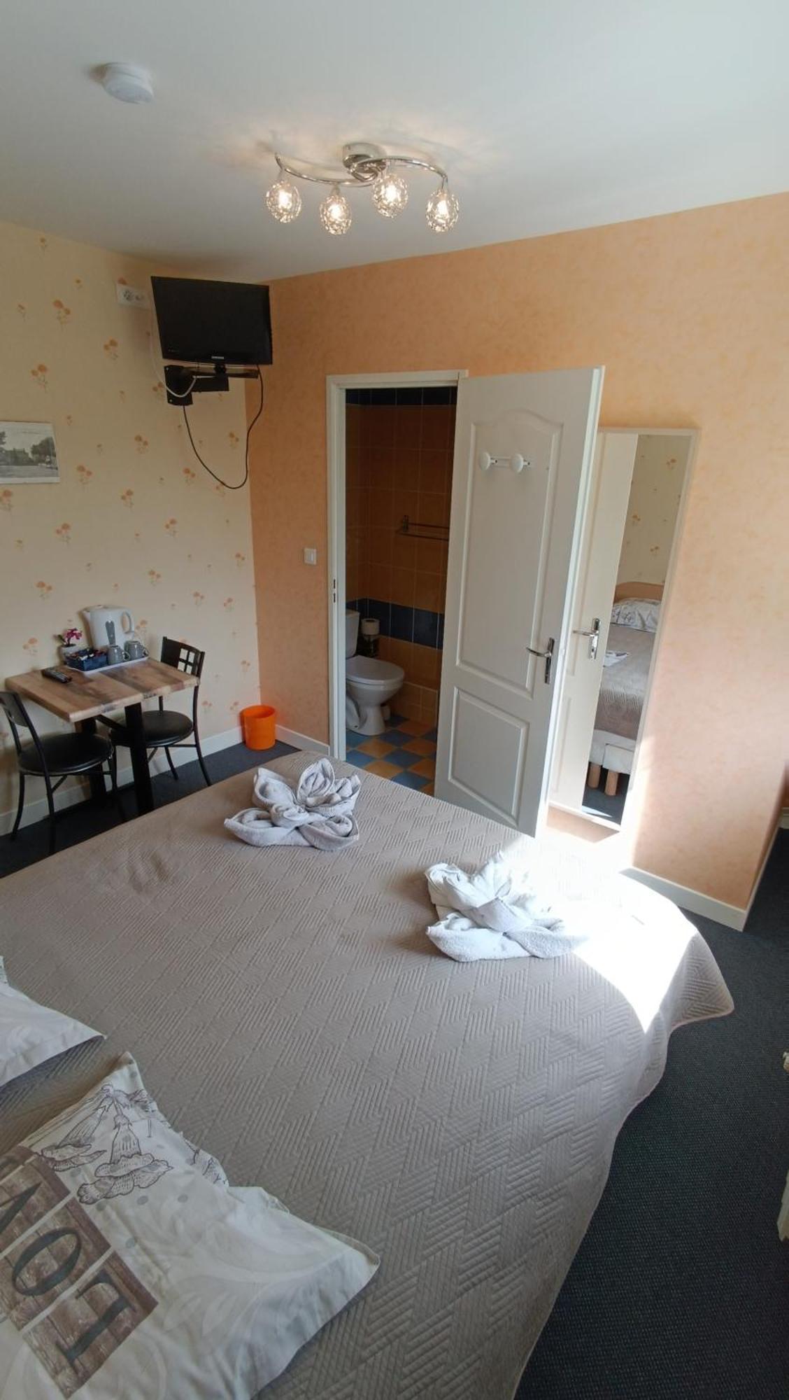 Hotel Le Pommeil Gueret Ngoại thất bức ảnh